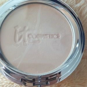 IT COSMETICS CELEBRATION FOUNDATION (SPF 50)!